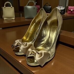 Coach Daisey Gold Platform Heels w/ Satin Bow, Peep Toe, Mono Logo, Women's 9B